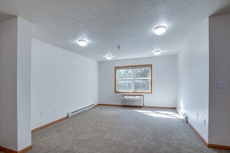 14th Street Apartments in Cloquet, MN - Foto de edificio - Interior Photo