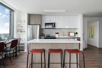 235 Grand in Jersey City, NJ - Foto de edificio - Building Photo