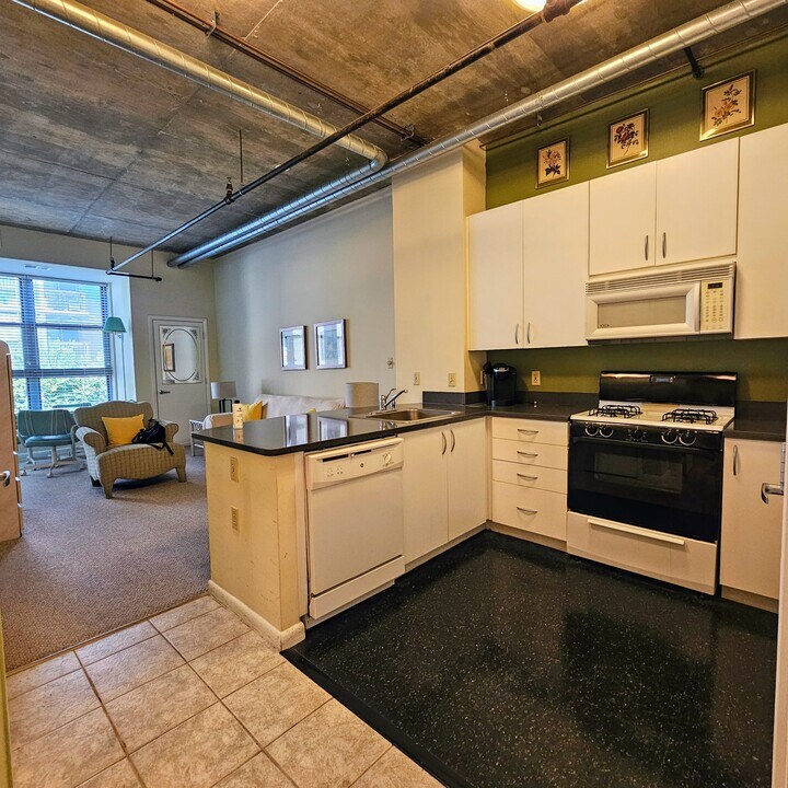 1300 N St NW, Unit 318 in Washington, DC - Foto de edificio