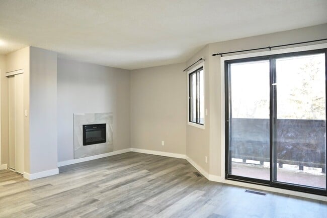 Charles Buchan Manor in Edmonton, AB - Building Photo - Building Photo