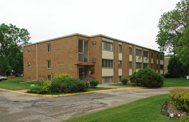 Fremont Court Apartments in Bloomington, MN - Foto de edificio - Building Photo