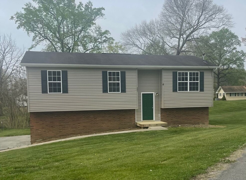 201 Kimberly Dr in Kingsport, TN - Building Photo
