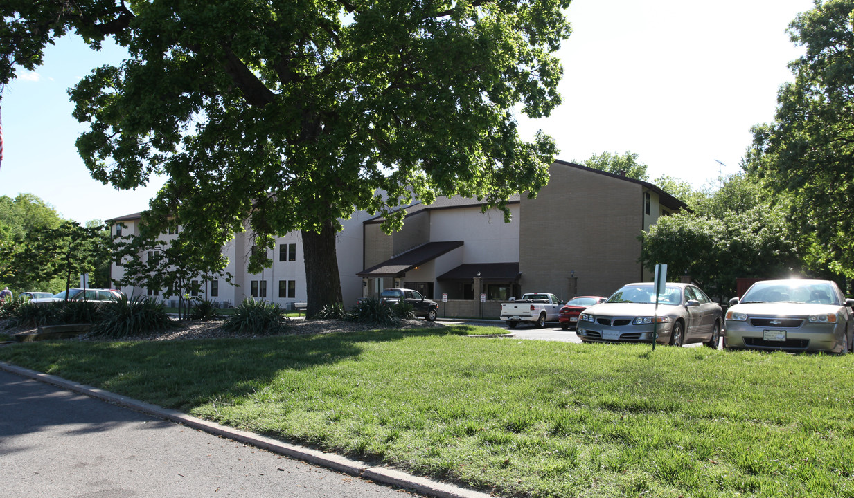 La Colonia in Topeka, KS - Foto de edificio