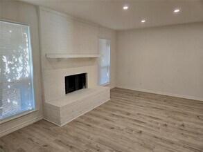 14324 Haymeadow Cir in Dallas, TX - Foto de edificio - Building Photo