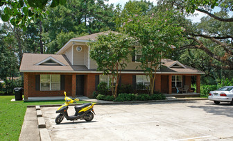 1921 Honeysuckle Dr Apartments