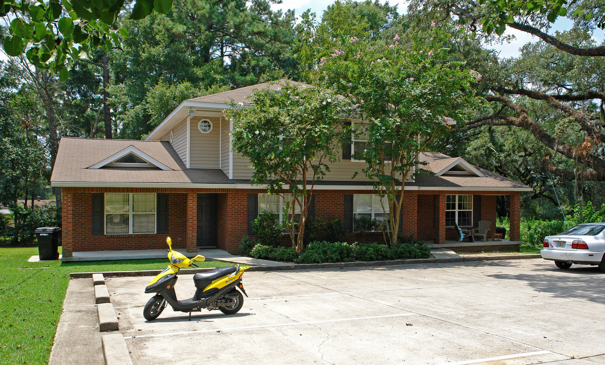 1921 Honeysuckle Dr in Tallahassee, FL - Building Photo