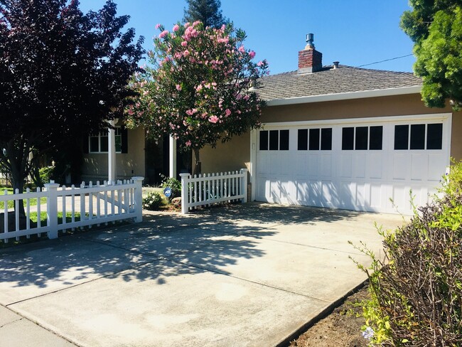 1362 Ernestine Ln in Mountain View, CA - Building Photo - Building Photo