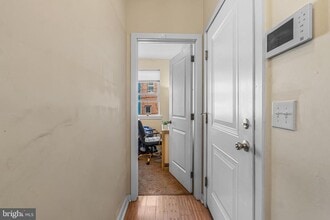 1724 Monument St in Philadelphia, PA - Foto de edificio - Building Photo