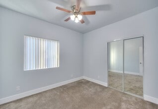 4284 S Hobart Blvd in Los Angeles, CA - Building Photo - Building Photo