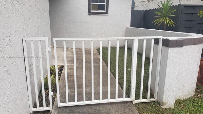 15564 SW 63rd Ter in Miami, FL - Building Photo - Building Photo
