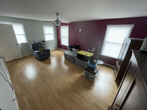 18 Schollcrest Ave, Unit 2 in Deptford, NJ - Foto de edificio - Building Photo