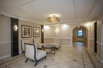 Fairfield Estates At Woodmere in Woodmere, NY - Building Photo - Interior Photo