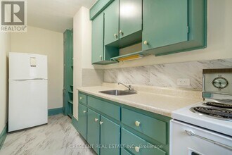 180 Queens Dr in Toronto, ON - Building Photo - Building Photo