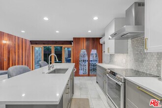 11616 Chenault St in Los Angeles, CA - Building Photo - Building Photo