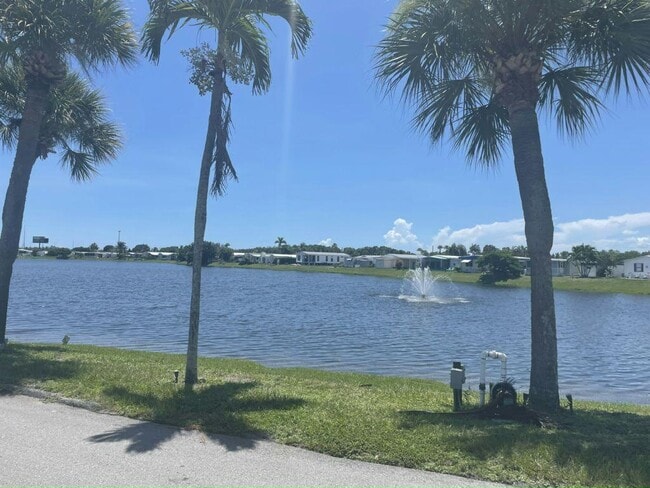 6951 41st Ave N in Riviera Beach, FL - Building Photo - Building Photo