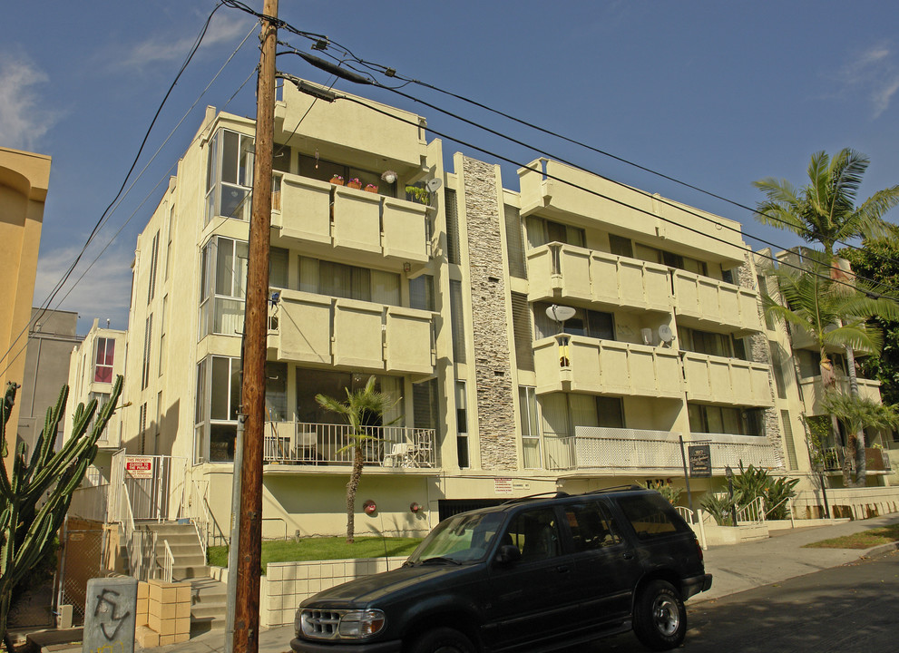 1617 N Poinsettia Pl in West Hollywood, CA - Building Photo