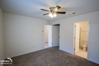 5765 CRENELLATED St in Las Vegas, NV - Foto de edificio - Building Photo