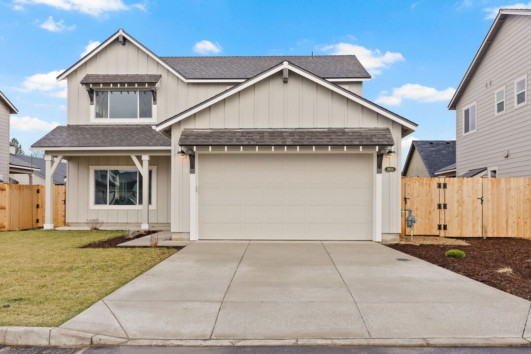 61624 SE Evie Dr in Bend, OR - Building Photo