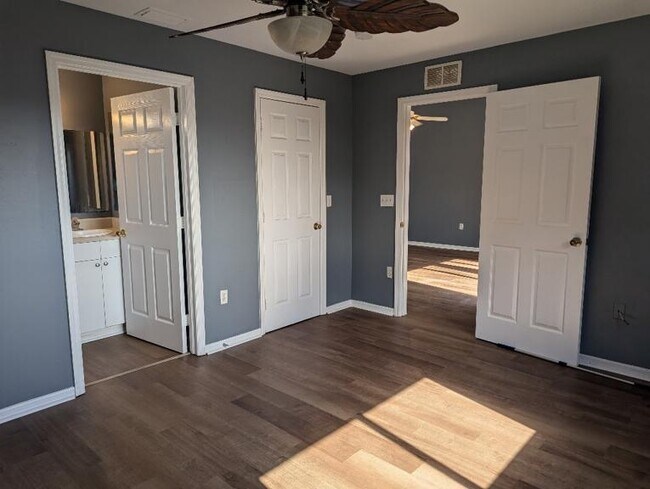 2405 Mansfield Ave S in Lehigh Acres, FL - Foto de edificio - Building Photo