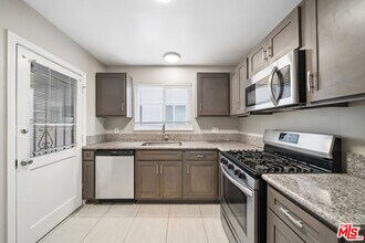 3646 Carmona Ave in Los Angeles, CA - Building Photo - Building Photo