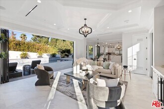 4351 Vanalden Ave in Los Angeles, CA - Building Photo - Building Photo