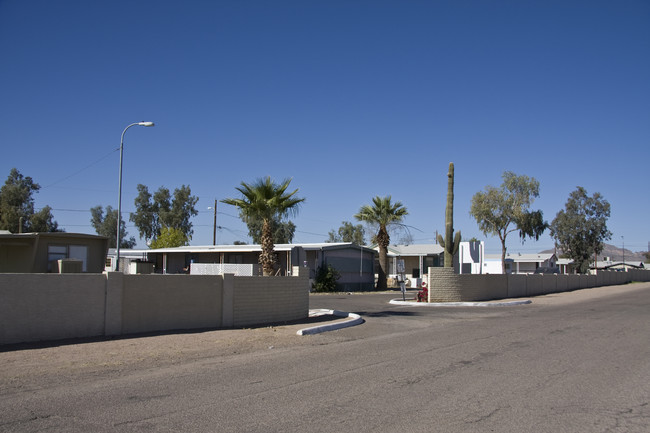 1100 S Warner Dr in Apache Junction, AZ - Foto de edificio - Building Photo