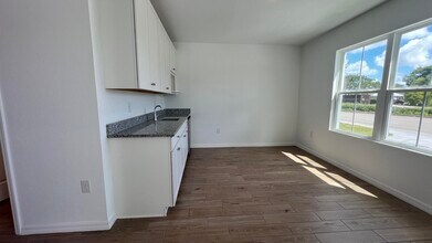 1782 SW Bayshore Blvd in Port St. Lucie, FL - Building Photo - Building Photo