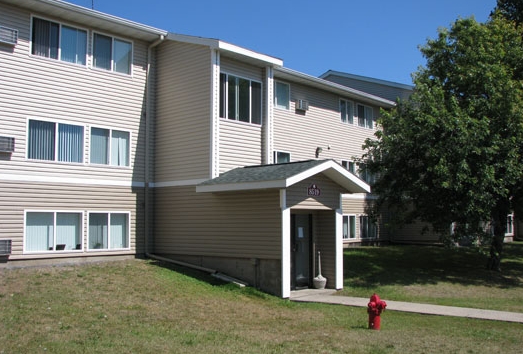 Raintree West Apartments in Mountain Iron, MN - Foto de edificio