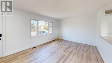 9639-9685 85 Ave in Grande Prairie, AB - Building Photo - Building Photo