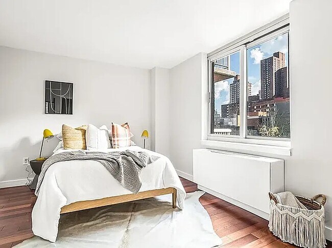 206 E 95th St in New York, NY - Building Photo - Building Photo