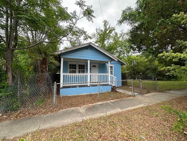property at 612 N 8th St