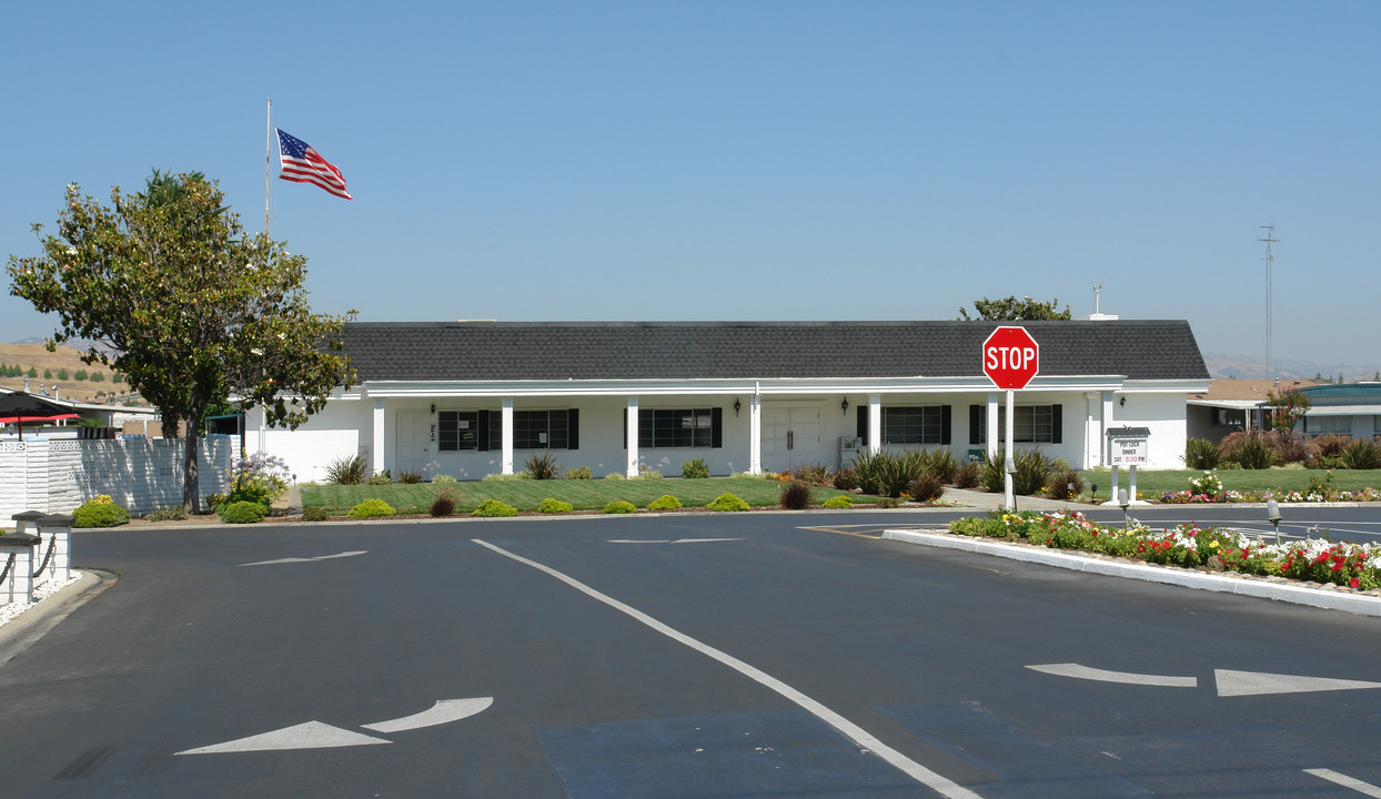 Colonial Mobile Manor in San Jose, CA - Building Photo