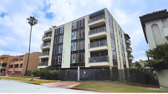 8111 Camino Del Oro in San Diego, CA - Building Photo