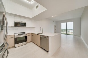 140 S Dixie Hwy in Hollywood, FL - Building Photo