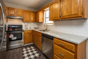 Woodland Manor in Ringgold, GA - Building Photo