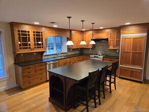 14 Viola Rd in Suffern, NY - Building Photo - Building Photo
