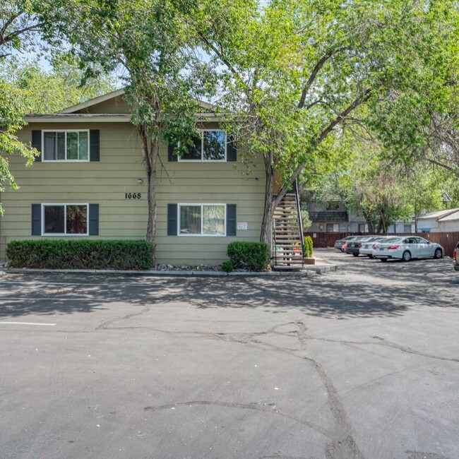 1668 Locust St in Reno, NV - Building Photo - Building Photo