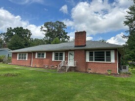 407 Elizabeth Dr in Greenville, SC - Building Photo