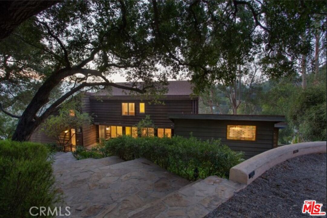 21338 Colina Dr in Topanga, CA - Building Photo
