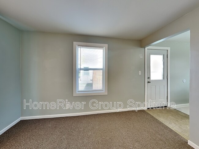 5828 N Milton St in Spokane, WA - Foto de edificio - Building Photo