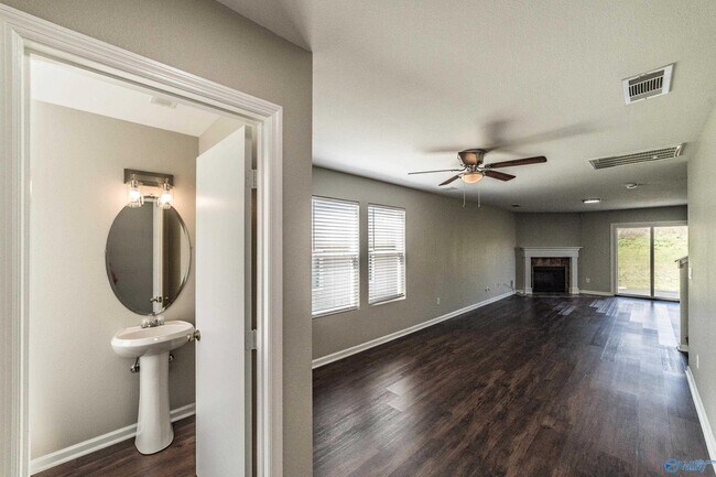 217 Whitestone Dr NE in Huntsville, AL - Building Photo - Building Photo