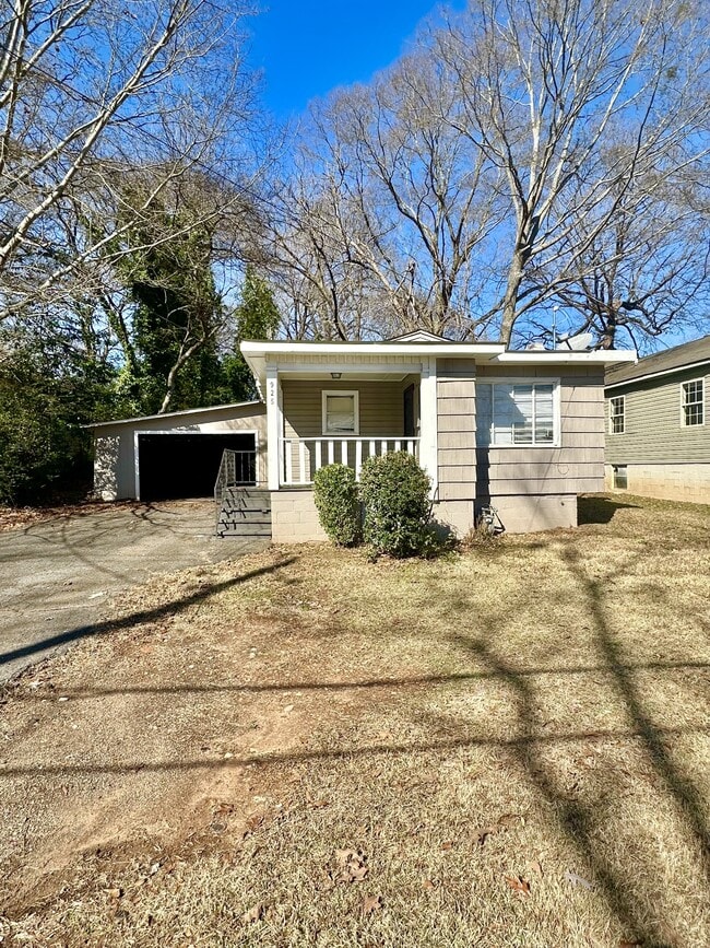 property at 925 Woodward Rd