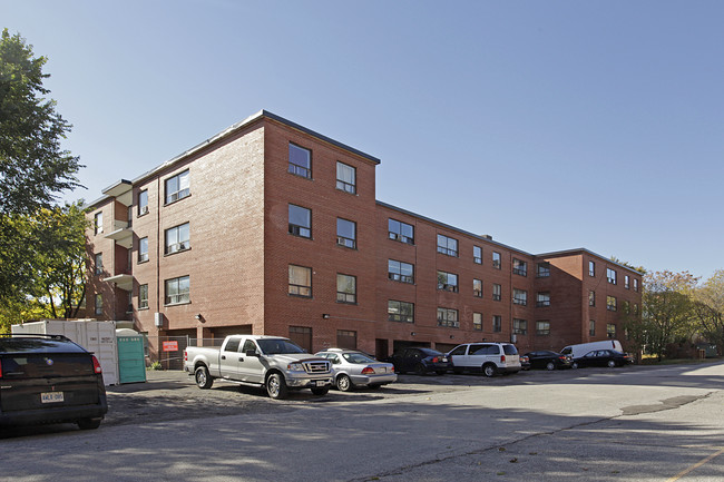 4-6 Kinsdale Blvd in Toronto, ON - Building Photo - Primary Photo