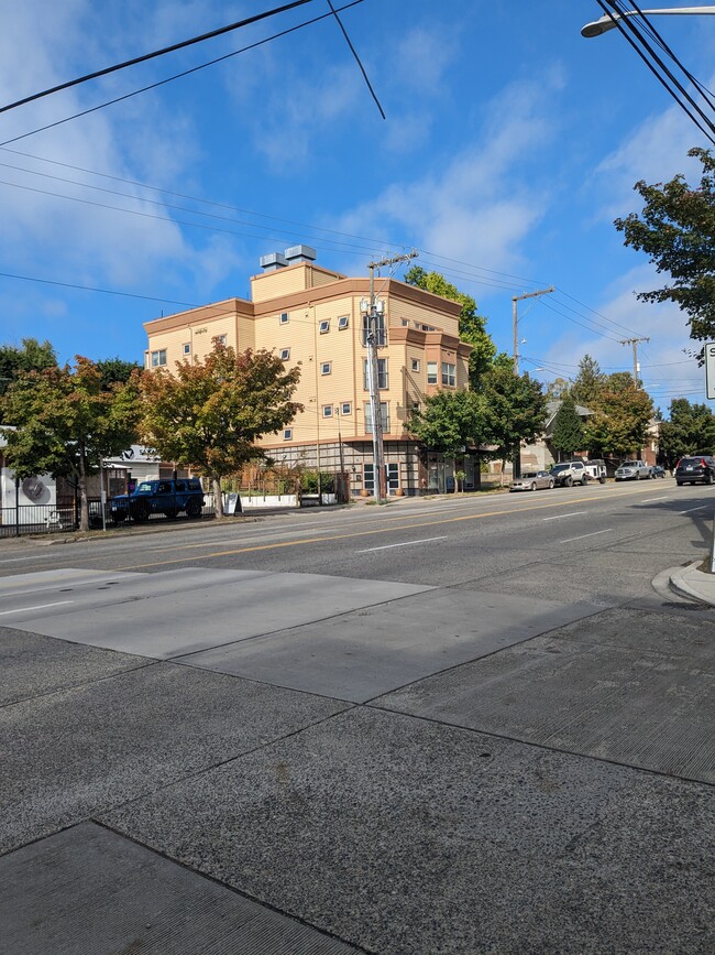 7311 15th Ave NW in Seattle, WA - Foto de edificio - Building Photo