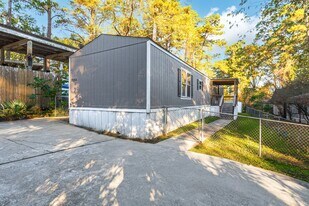 13154 S Lee Shore Dr in Willis, TX - Building Photo