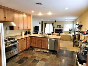 1441 N Naomi St in Burbank, CA - Building Photo - Building Photo