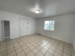 7723 Molinos Ave, Unit C in Los Molinos, CA - Building Photo - Building Photo