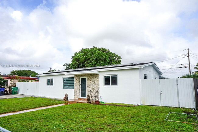 3271 NW 208th St in Miami Gardens, FL - Building Photo - Building Photo