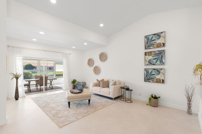 15465 Lake Magnolia Pl in Delray Beach, FL - Building Photo - Building Photo