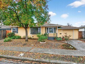 2127 Berkeley Dr in Santa Rosa, CA - Building Photo